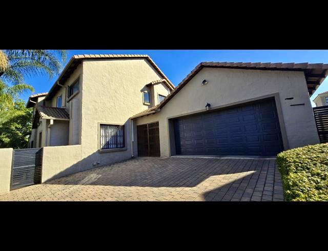 4 BEDROOM HOUSE FOR SALE IN ROOIHUISKRAAL NORTH